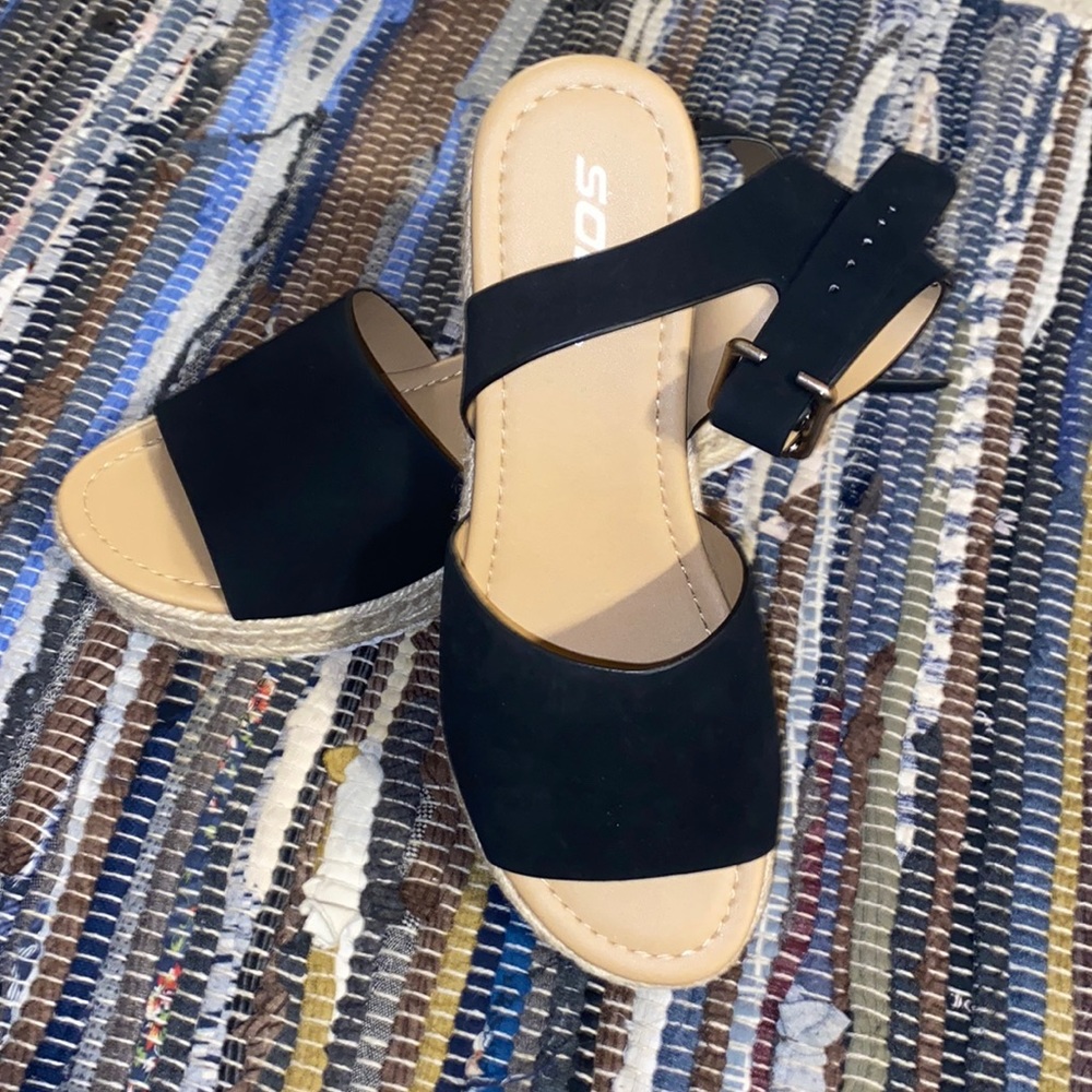 MISS LOLA VOYAGE BLACK WEDGES